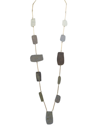 A long necklace with bronze plates and gold-plated bronze, all on a white background.